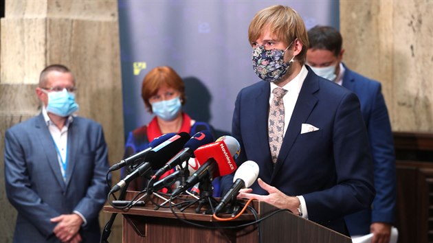 Ministr zdravotnictví Adam Vojtěch při tiskové konferenci k představení systému virového semaforu. (27. července 2020)
