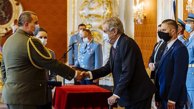 Prezident Miloš Zeman dnes na Pražském hradě propůjčil od srpna generálskou hodnost plukovníku Pavlu Lipkovi. V srpnu se stane zástupcem velitele alianční mnohonárodní divize severovýchod v Polsku. (29. července 2020)