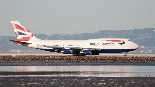 Boeing 747-400 společnosti British Airways na mezinárodním letišti v kalifornském San Franciscu (únor 2015)