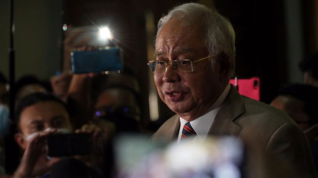 Bval malajsk premir Najib Razak byl uznn vinnm v ppad korupn kauzy vytunelovn sttnho investinho fondu. Byl odsouzen k 12 letm za memi a pokut 210 milion ringit (1,1 miliardy korun) za zneuit adu. (28. ervence 2020)