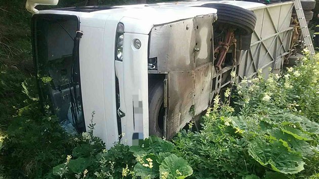 Pt lehch zrann si vydala pondln havrie autobusu na Donovalech ve stednm Slovensku. (20. ervence 2020)