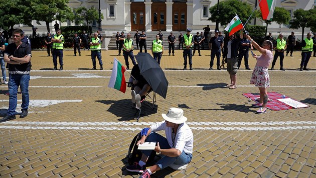V Bulharské Sofii se demonstrovalo proti tamějšímu premiérovi Bojku Borisovovi. Jednalo se o další z řady protestů proti „mafiánskému stylu vládnutí“, které se v Sofii a jiných městech odehrávají již téměř tři týdny. (27. července 2020)