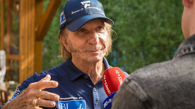 Emerson Fittipaldi pi naten filmu St nen pro sraby reisra Tome Magnuska