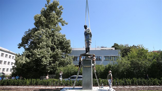 Socha T. G. Masaryka se na humpolecké Tyršovo náměstí vrátila po dvouměsíčním restaurování. Pro místní je symbolem svobody a demokracie. Na podstavec byla za 83 let své existence usazována už popáté. Čtyřikrát byla z politických důvodů odvezena.