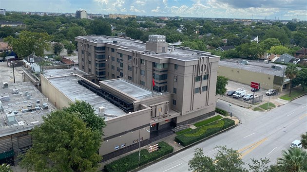 Budova nskho konzultu v texaskm Houstonu, kterou Spojen stty nadily uzavt. (22. ervence 2020)
