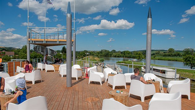 V přístavišti ve Spytihněvi mají turisté nové zázemí s vyhlídkou.