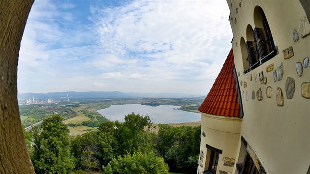 Nejvt jezero v kraji s rozlohou 311 hektar trp posledn roky kvli suchmu a horkmu poas i zven odpar vody. Nem toti pirozen ptok, ale ani odtok a vka jeho hladiny je zvisl pouze na prodnch srkch i na dopoutn vodou pomoc pivade z Nechranick pehrady.