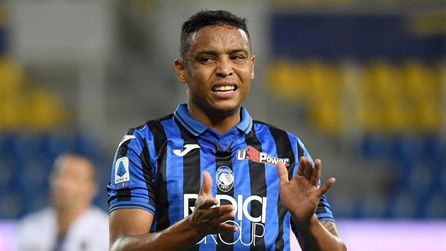 Luis Muriel z Atalanty Bergamo oslavuje vhru.