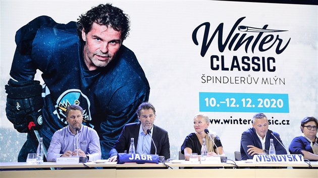 Jaromr Jgr na tiskov konferenci k Winter Classic.