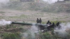 Tchajwanská armáda cvií obranu proti nepátelské invazi na ostrov. (16....