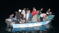italský ostrov Lampedusa chce kvůli nebývale vysokému počtu připlouvajících...