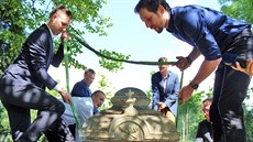 Čtyři z pěti těl pochovaných v hrobce prvního chodovského starosty Karla Fenkla...