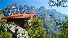 Horská chata nedaleko horského masivu v oblasti Lombardie. (ilustrační snímek)