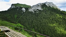 Pohled od chaty Leobner Hütte na masiv Hochturm (2 081 m)