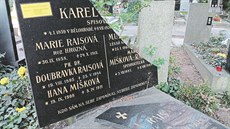 Snímek ponieného hrobu K. V. Raise vyvolal poprask. Hbitovní správ se...