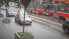 Dopadený erný pasaér v Brn odstril revizorku, ukradl jí mobil a utekl.