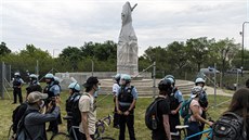 Aktivisté za práva ernoch v Chicagu poadují odstranní sochy Krytofa...