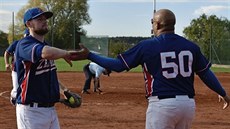 Patrik Konený (vlevo) patí k oporám ledenických softbalist.