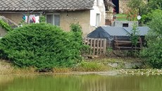 Probíjející erpadlo ve Lhot u Píbram zabilo ti leny rodiny (21. ervence...