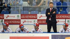 Václav Varaďa při koučování hokejistů Třince