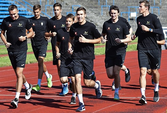 Na atletickém stadionu zaala píprava karlovarských volejbalist. Kombinovat...