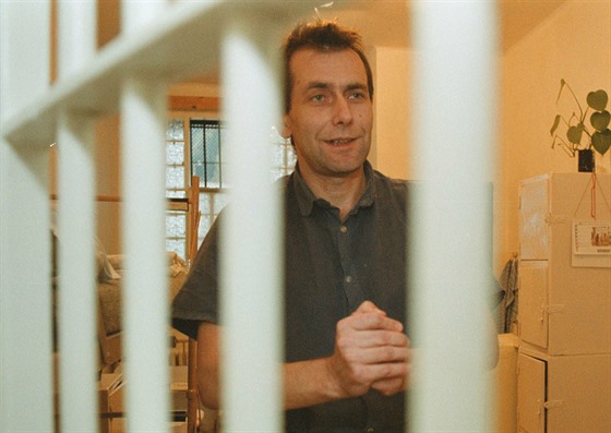 Ladislav Winkelbauer v říjnu 2000 ve své cele v rýnovické věznici, kde si...