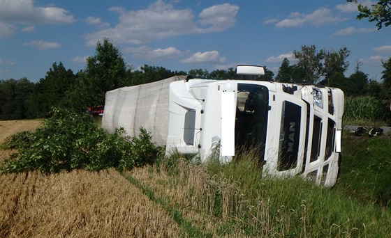 Nehoda dodávky, kamionu a dvou osobních aut u Častolovic na Rychnovsku. (29. 7....