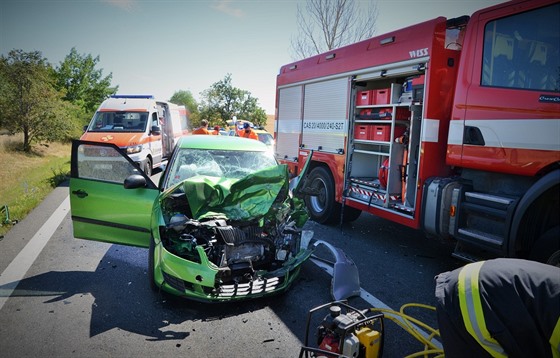 Bhem tvrteního dopoledne se na Kladensku eln srazila dv osobní auta....