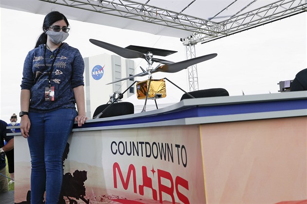 Vrtulníček Ingenuity na Marsu dolétal. Dávali mu měsíc, vydržel téměř tři roky