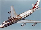 Boeing 747 v konfiguraci combi pro kombinovanou pepravu cestujících a velkého...