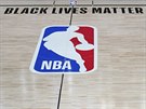 Palubovka pro dohrávku NBA v Disney Worldu, i s nápisem Black Lives Matter