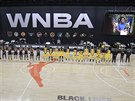 Basketbalistky Phoenix Mercury a Los Angeles Sparks si na startu WNBA...