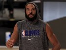 Joakim Noah z LA Clippers se rozcviuje.