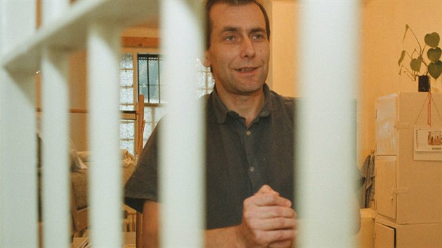 Ladislav Winkelbauer v říjnu 2000 ve své cele v rýnovické věznici, kde si odpykával trest za dvojnásobnou vraždu