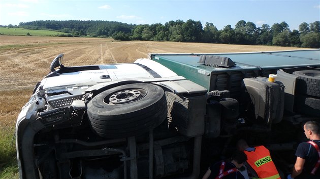 Nehoda dodávky, kamionu a dvou osobních aut u Častolovic na Rychnovsku. (29. 7. 2020)