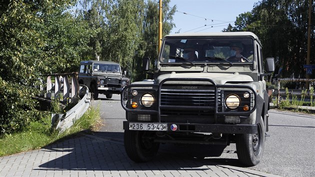 V jihlavskm Alzheimercentru, kde se nemoc covid-19 nakazilo u 59 lid, pijeli na vpomoc vojci. Dvanct pslunk mechanizovanho praporu z Tbora a ti pslunci protichemick jednotky z Liberce v privtnm socilnm zazen strv dva tdny.