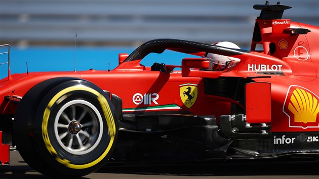 Sebastian Vettel z Ferrari na okruhu Silverstone