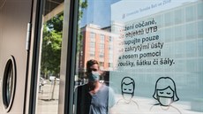 Univerzita Tomáše Bati ve Zlíně zavedla znovu povinnost nosit roušky ve všech...