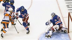 Libor Hájek (. 25) z New York Rangers brání Anthonyho Beauvilliera  z New York...