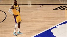 LeBron James (23) z Lakers na palubovce.