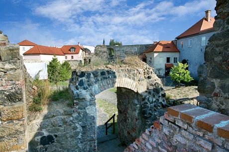 Gotický vodní hrad Lipý pochází z 13. století