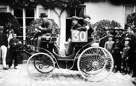 Prvn automobilov zvod se uskutenil v roce 1894 v Pai. Pihlsil se do...