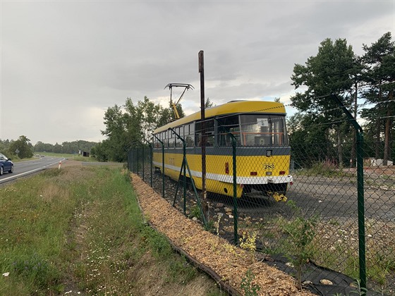 Tramvaj T3 nedaleko vesnice Trhomné