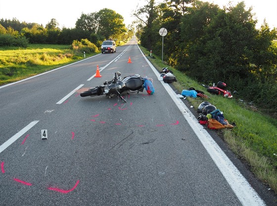 U nepehledné odboky k zábavnímu centru Peklo do sebe vrazily ti motorky. Na...