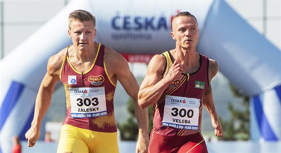 Dominik Záleský (vlevo) a vítzný Jan Veleba ve finále stovky na eském...