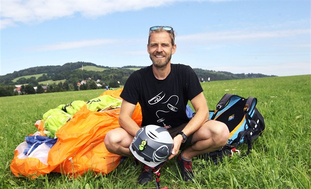 Zástupce Beskydského leteckého klubu a aktivní paraglidista Kamil Kabát.