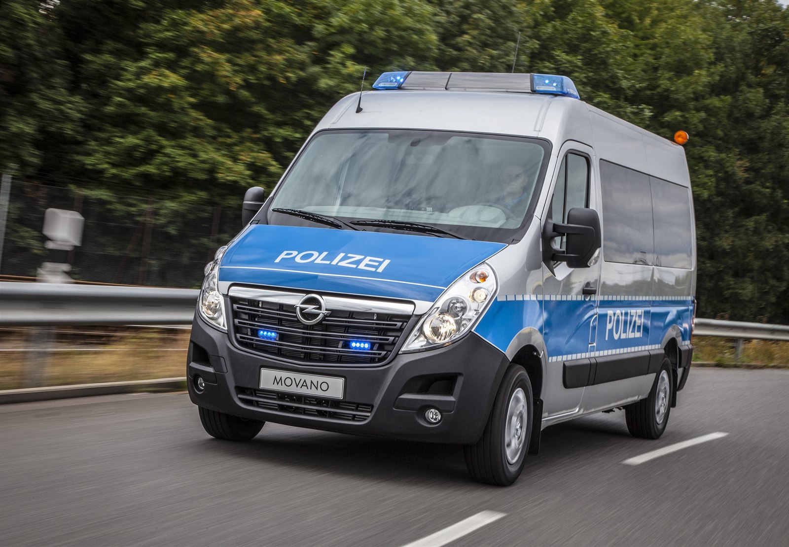 Vážná nehoda ve Švýcarsku: převrátil se nizozemský autobus. Na místě jsou mrtví