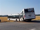 U Lbeznic vjel autobus do pole. (8. srpna 2020).