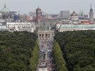 Lidé v Berlín demonstrovali proti restrikcím platným v souvislosti s pandemií...