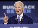 Joe Biden pi debat na pedvolebním mítinku v americkém Wilmingtonu (28....